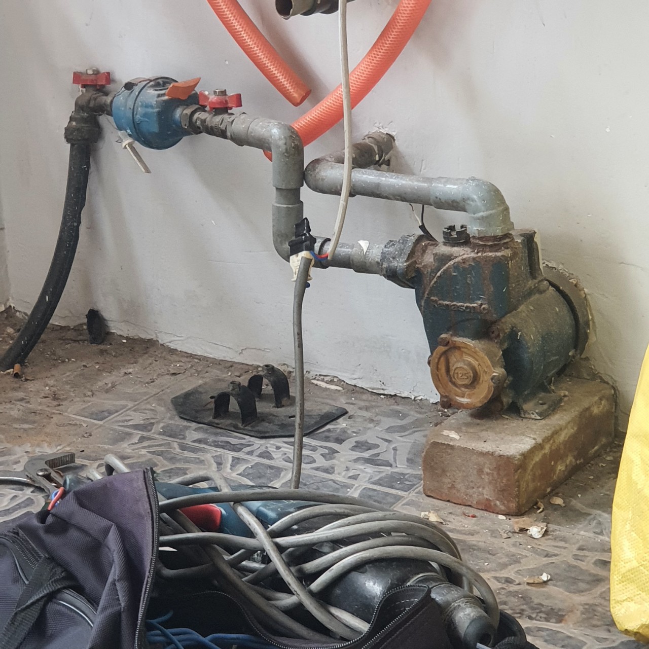 Lắp đặt đường ống thoát nước đơn giản tại nhà