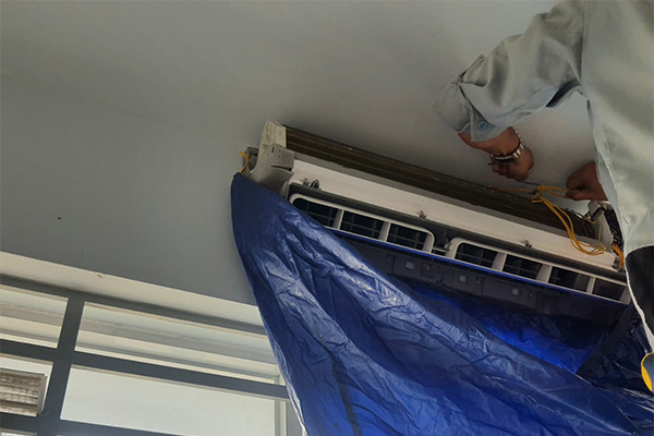 Những sai lầm khi tự vệ sinh máy lạnh gây ảnh hưởng xấu