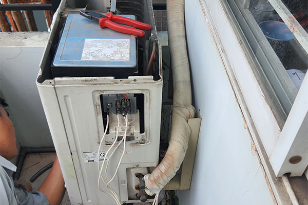 Vệ sinh cục nóng máy lạnh đơn giản