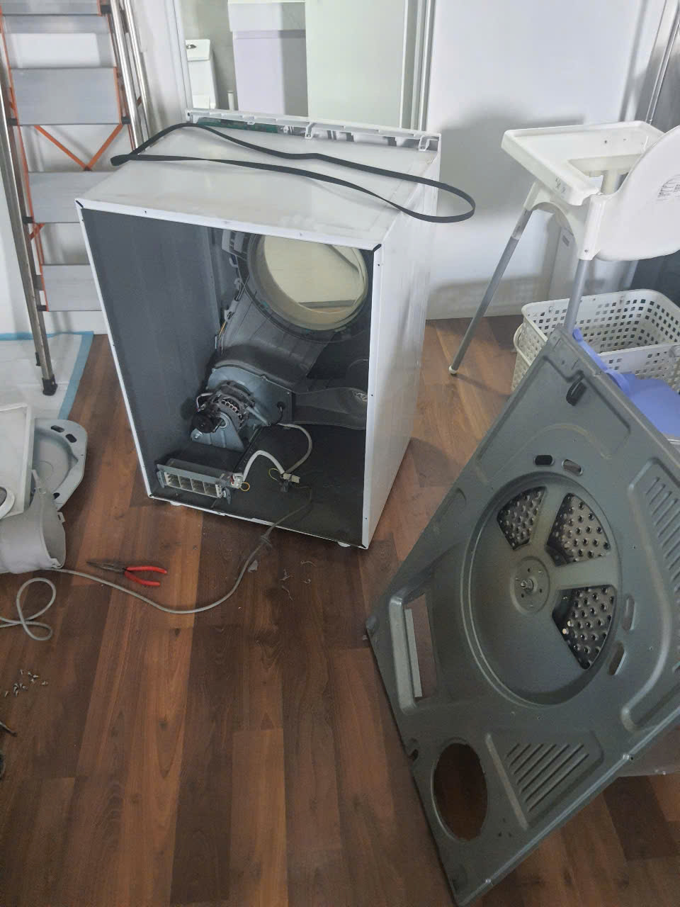 Vệ Sinh Máy Sấy Quần Áo Quận 12 - Lưới Lọc, Khoang Sấy Sạch 100%
