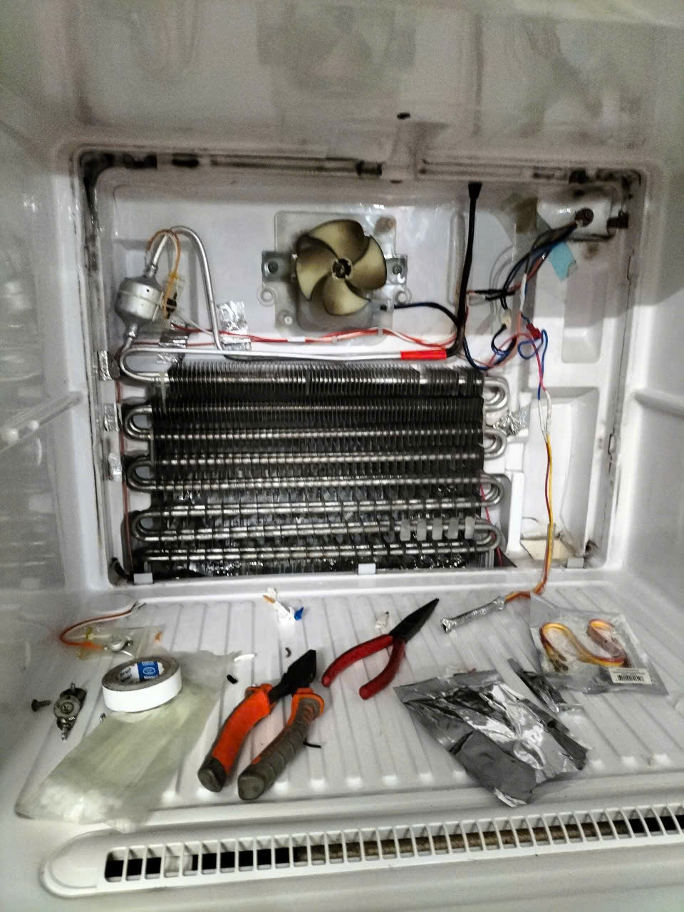 Sửa Chữa Tủ Lạnh Bị Chảy Nước Quận 10 - Quick Fix 0932.169.139