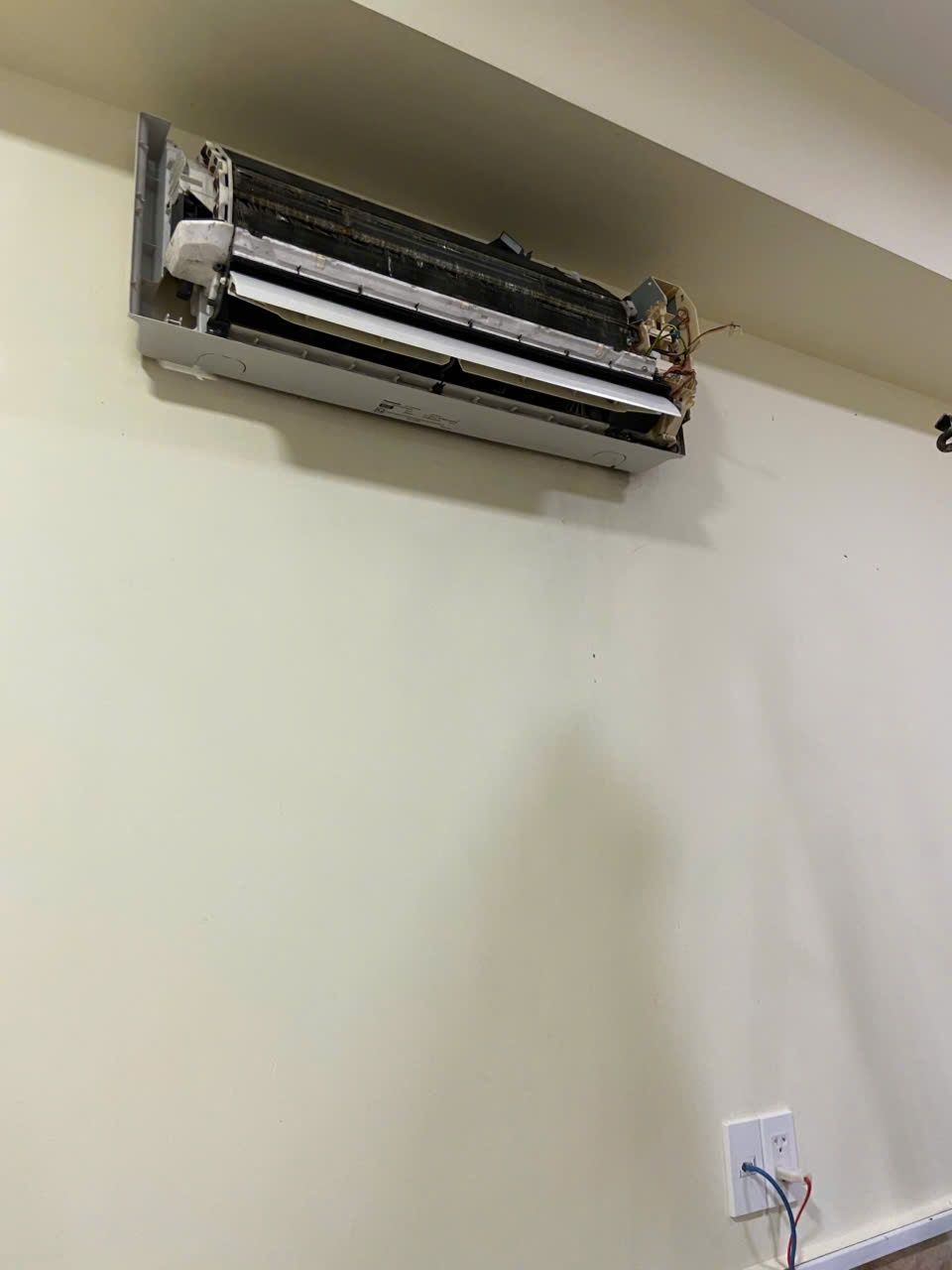 Nhận Sửa Máy Lạnh Không Lạnh Quận Tân Bình Nhanh Chóng, 0932.169.139