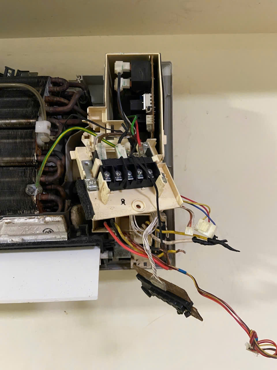 Thợ Vệ Sinh Sửa Máy Lạnh Quận 5 Uy Tín – Giá Rẻ Tại Nhà