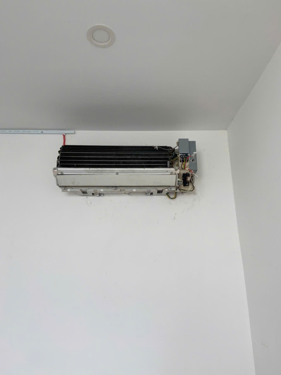Sửa Máy Lạnh Quận 10 TpHCM Không Lạnh, Chảy Nước – Có Mặt Sau 15 Phút Gọi