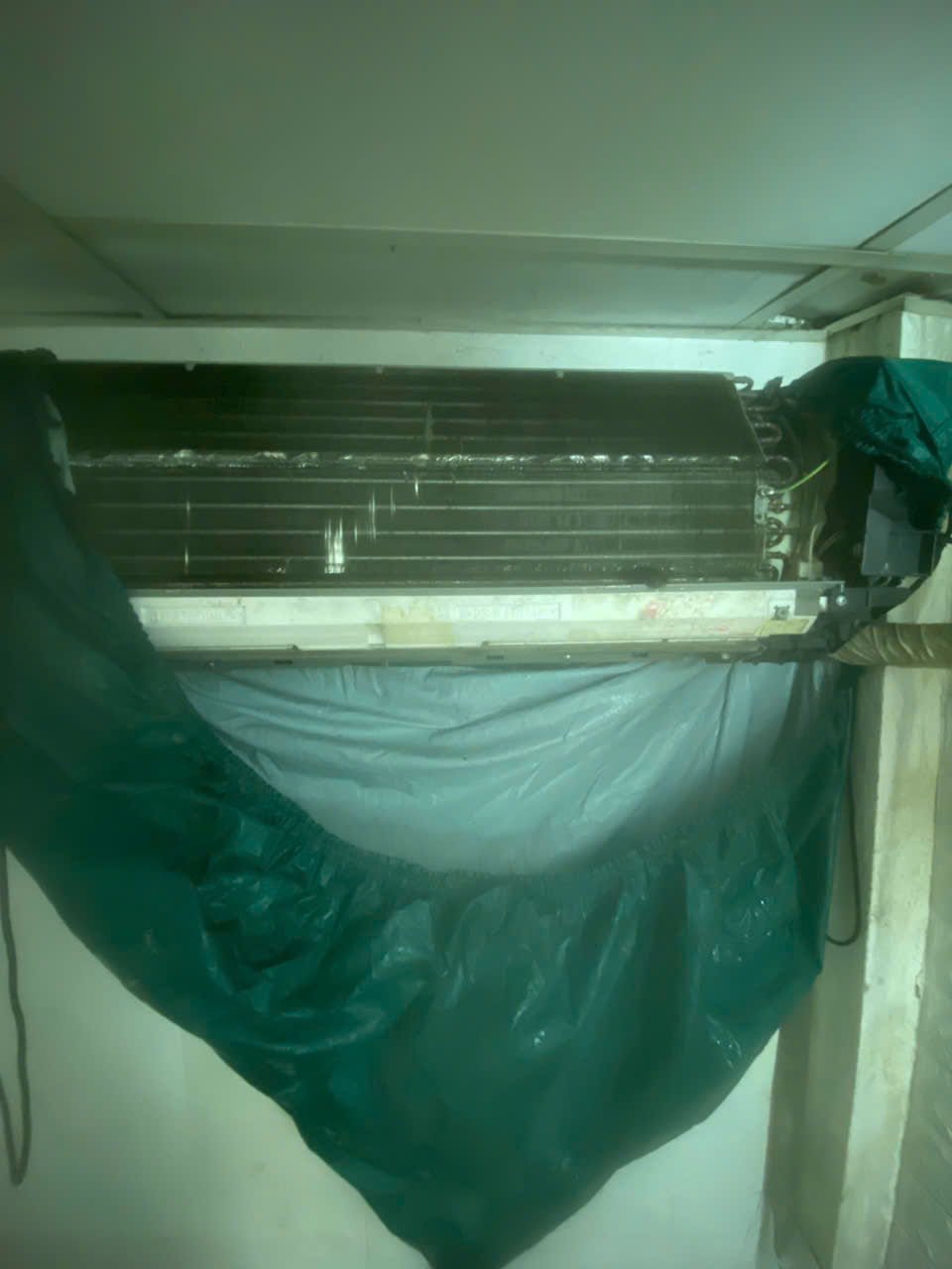 Vệ Sinh Sửa Máy Lạnh ở Quận Tân Bình HCM – Có Mặt Nhanh Trong 15 Phút