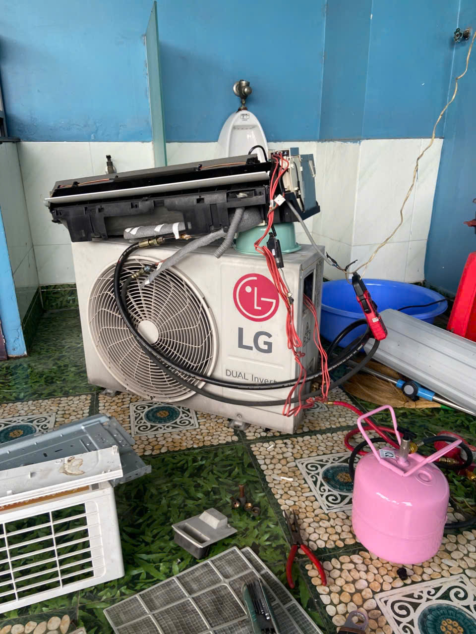 Đơn Vị Vệ Sinh Sửa Máy Lạnh Quận Tân Bình Uy Tín 0932.169.139