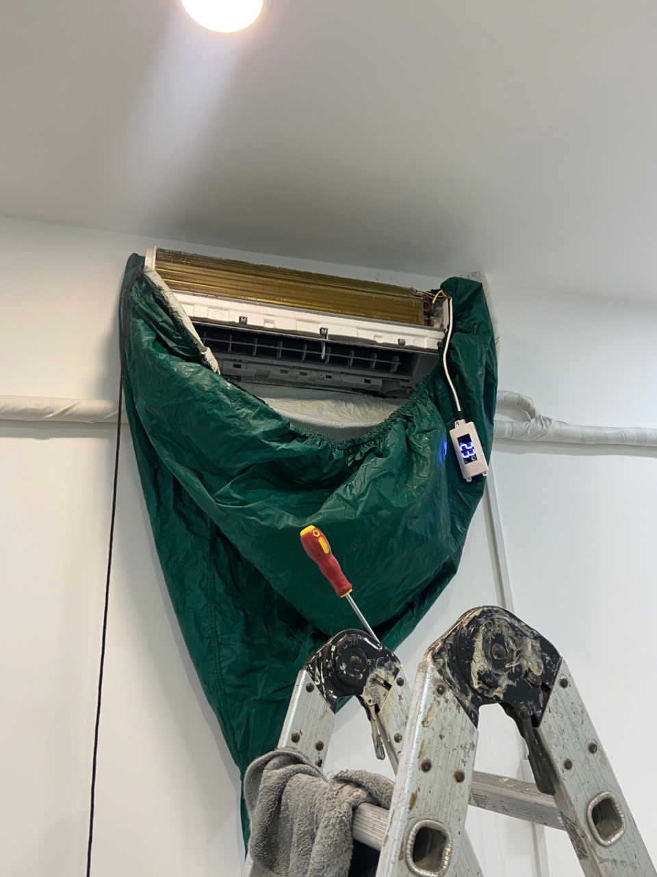 Vệ Sinh Máy Lạnh Quận 11 – Dịch Vụ Tận Nhà, Làm Kỹ Sâu 0932.169.139