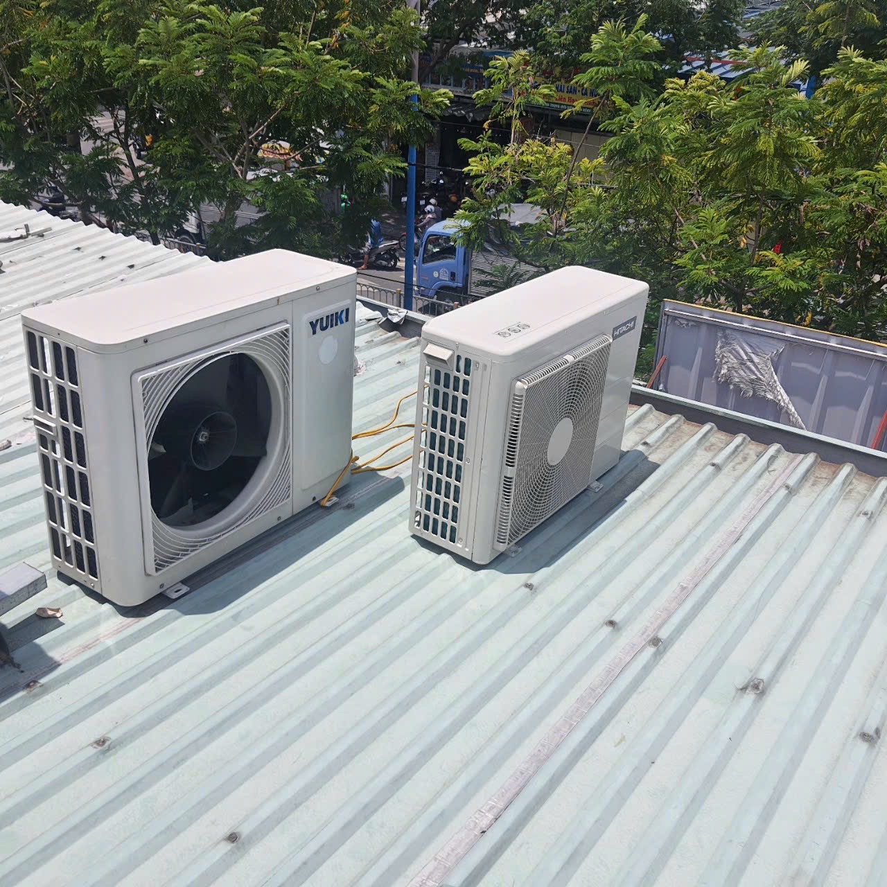 Thu Mua Máy Lạnh Cũ Tại Quận 7: Nhận Căn Hộ, Cửa Hàng, Bao Tháo