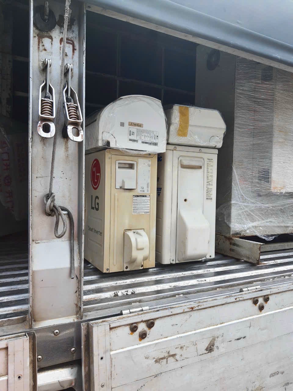 Thu Mua Máy Lạnh Tủ Đứng Cũ Huyện Hóc Môn – Thanh Lý Tại Chỗ