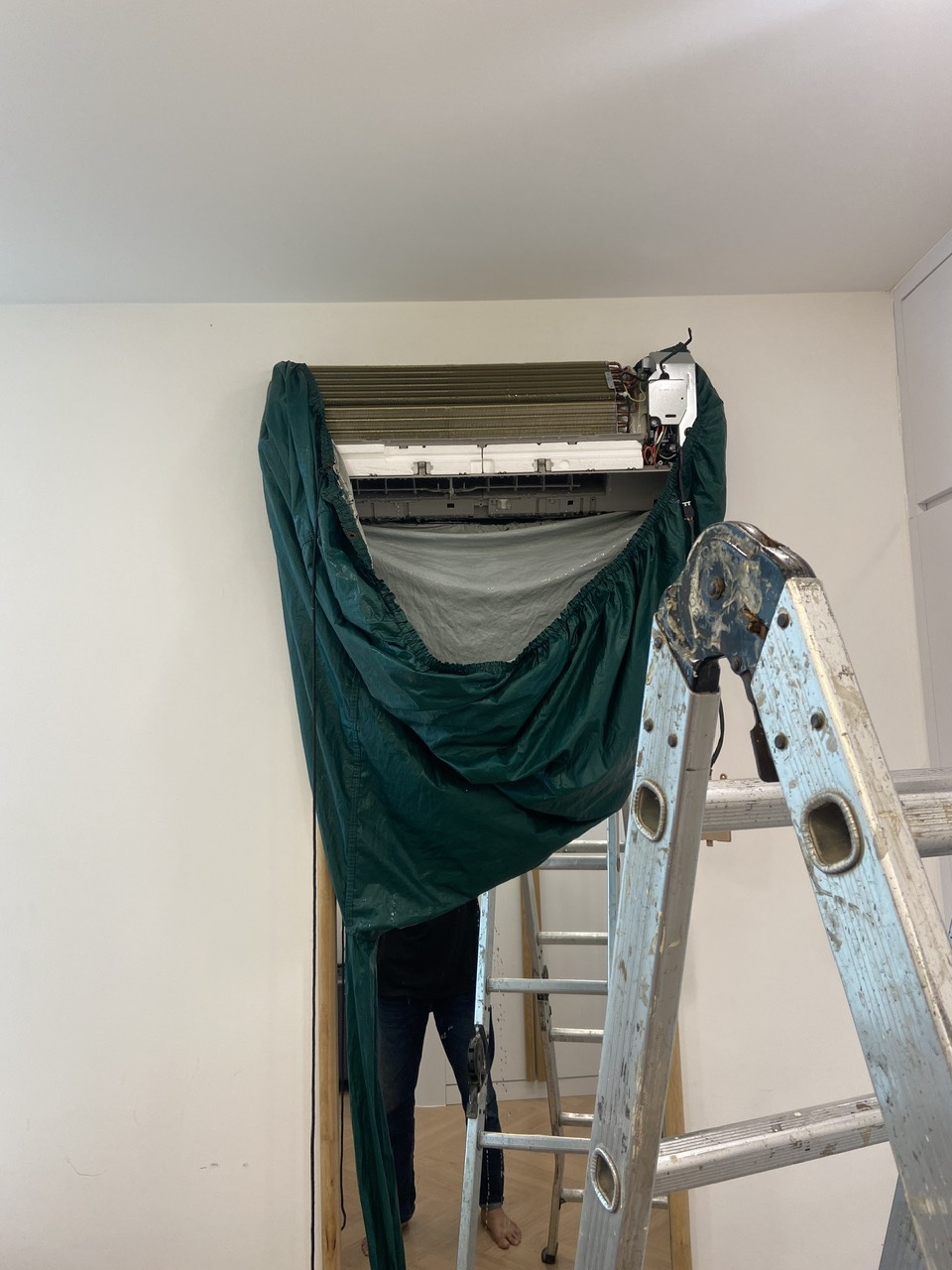 Sửa và Vệ Sinh Máy Lạnh Quận 1 HCM - Báo giá rõ ràng trước khi làm