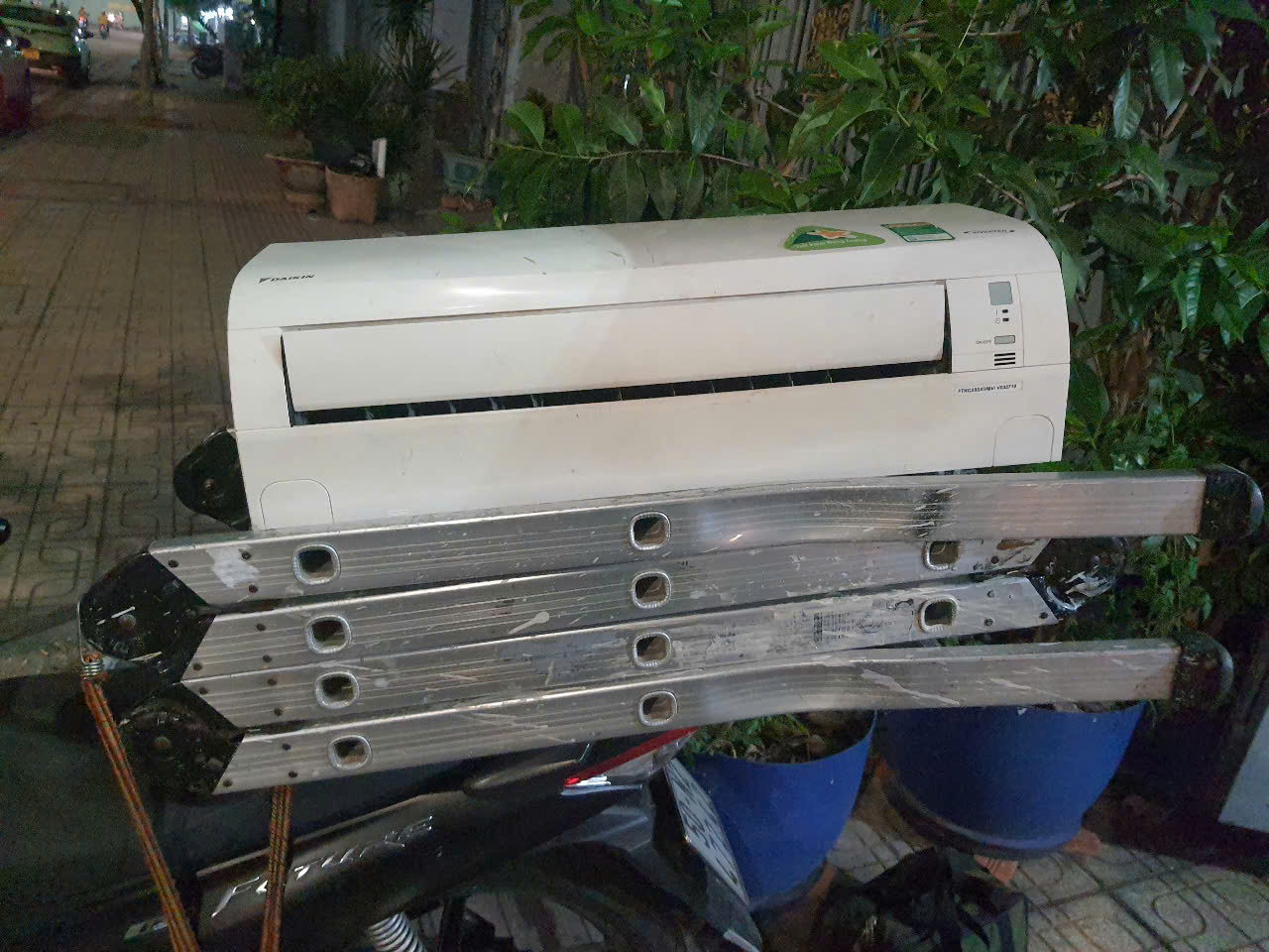 Thu Mua Máy Lạnh Cũ Quận Bình Chánh Giá Cao 【Đại 0932.169.139】