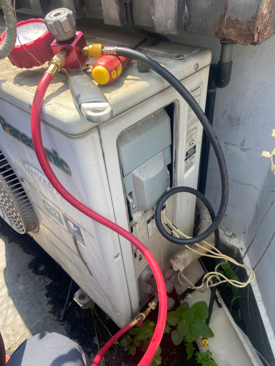 Sửa Máy Lạnh Xì Gas TPHCM - Giải Pháp Khắc Phục Triệt Để #TOP1