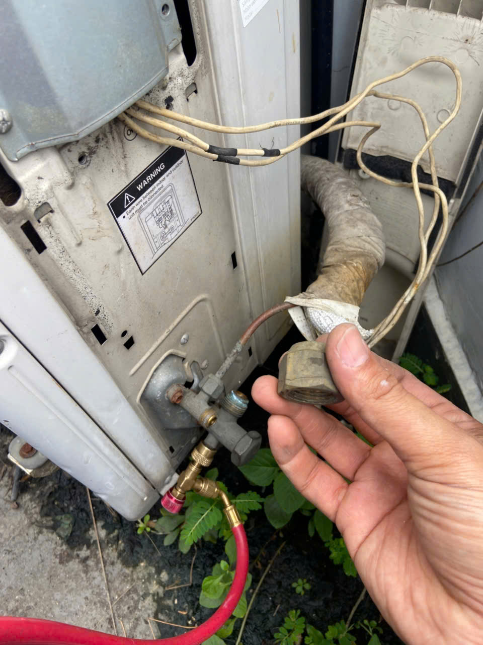 Sửa và Vệ Sinh Máy Lạnh Quận 2 - Gọi Ngay Dịch Vụ Uy Tín Quick Fix