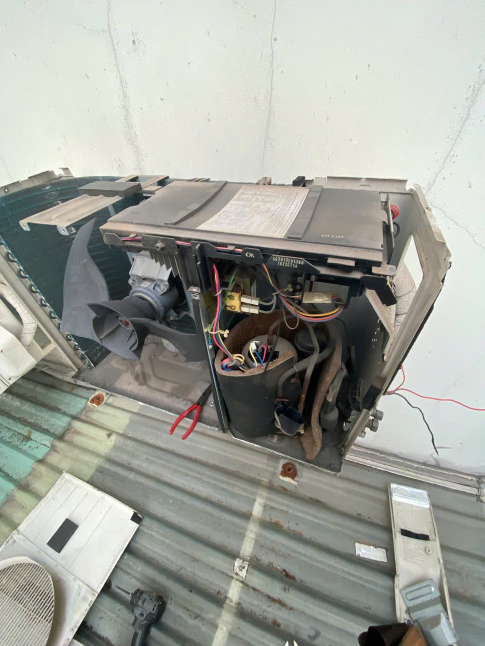 Thợ Vệ Sinh – Sửa Máy Lạnh Tận Nơi Quận Tân Phú | Nhanh, Uy Tín - ĐIỆN LẠNH QUICKFIX