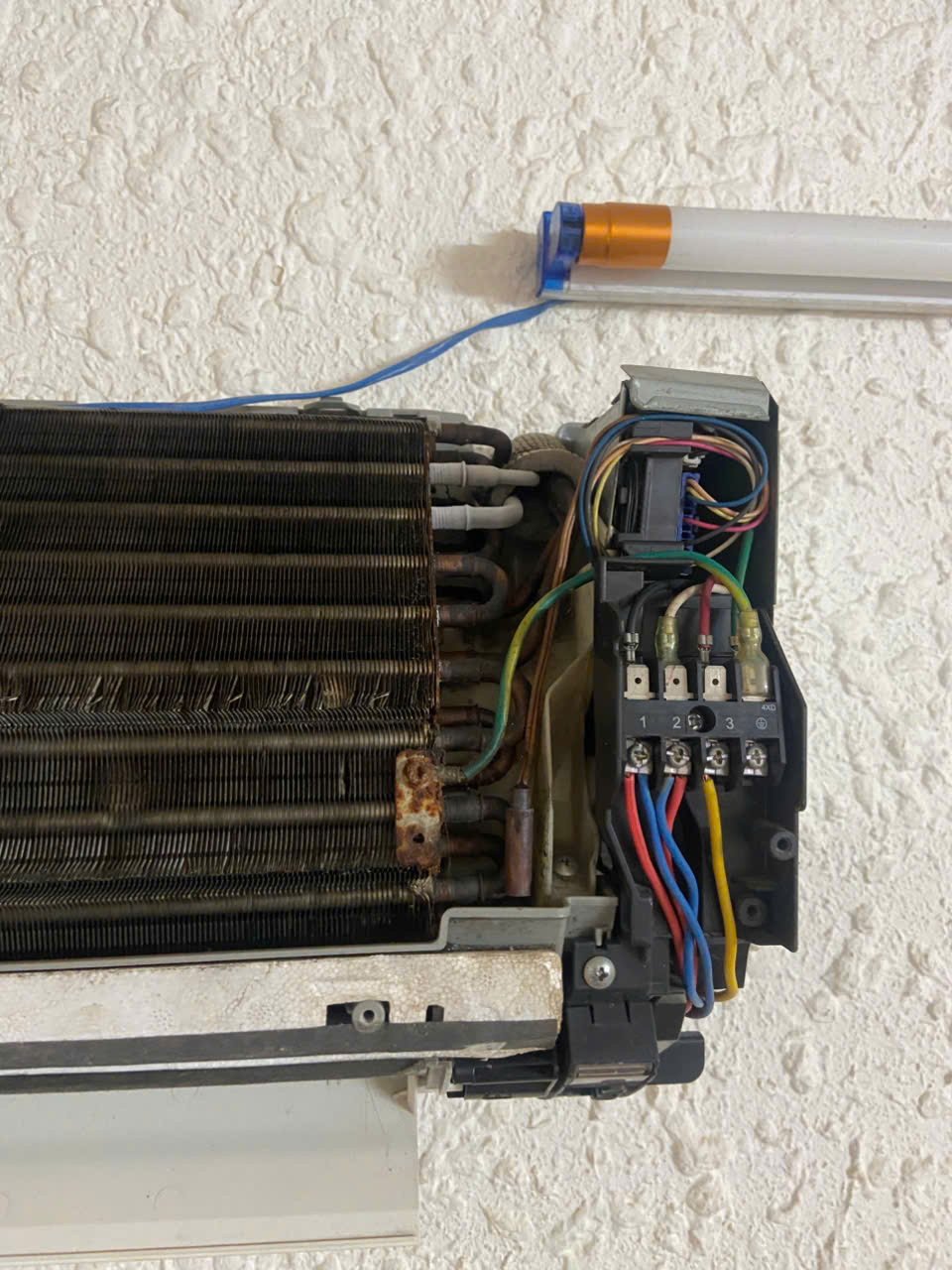 Sửa Máy Lạnh Xì Gas TPHCM - Giải Pháp Khắc Phục Triệt Để #TOP1