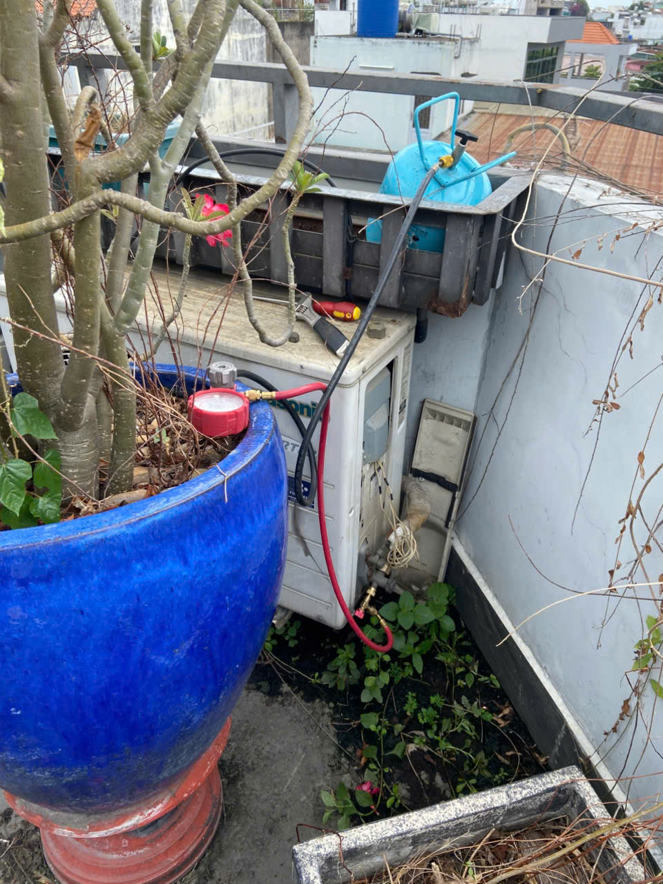 Sửa Máy Lạnh Xì Gas TPHCM - Giải Pháp Khắc Phục Triệt Để #TOP1