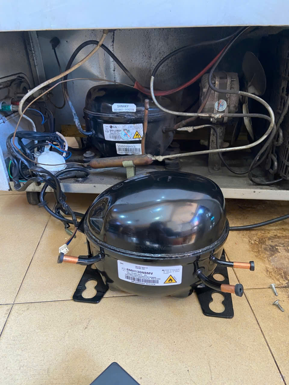 Tại sao tủ lạnh nhà bạn cần được "cấp cứu" ngay lập tức? Dịch Vụ Sửa Tủ Lạnh Gần Đây Tại HCM