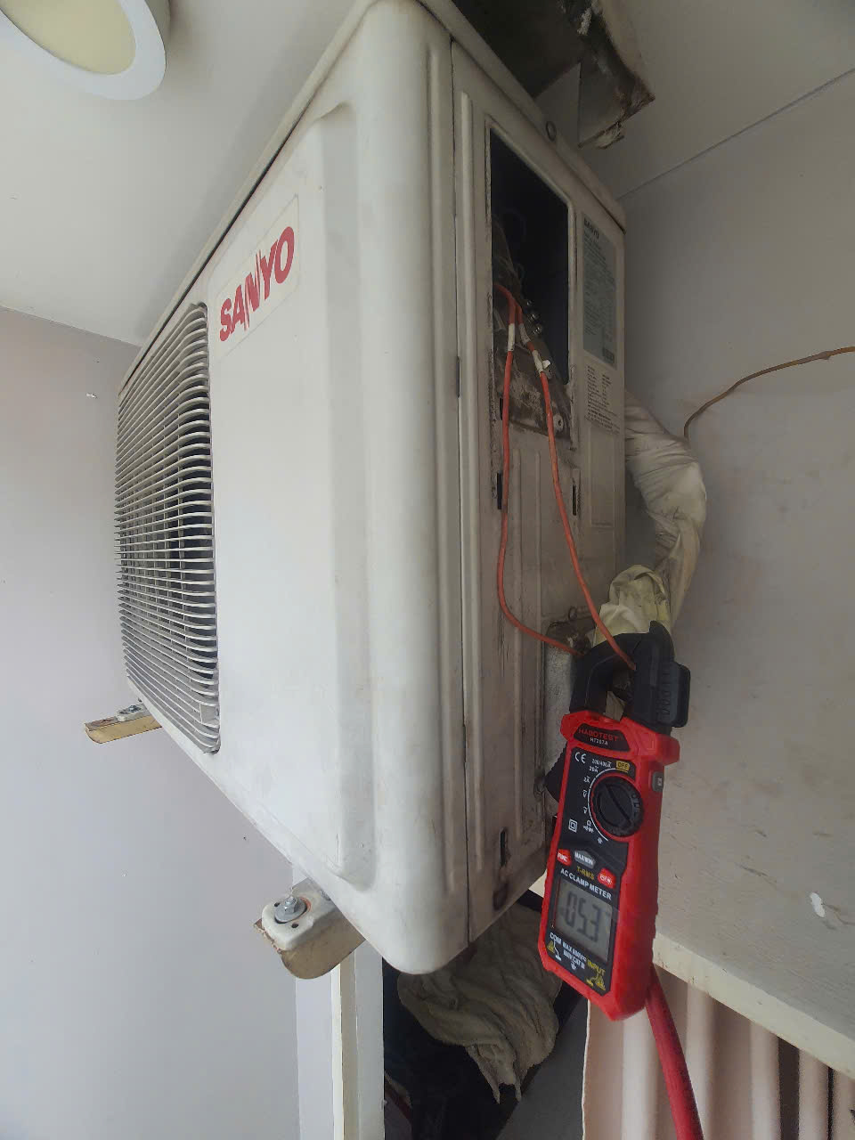 Vì Sao Nên Vệ Sinh Máy Lạnh Định Kỳ? Gọi vệ sinh máy lạnh tại nhà quận Bình Tân Tiết kiệm điện năng – Giảm hao phí điện đến 30%