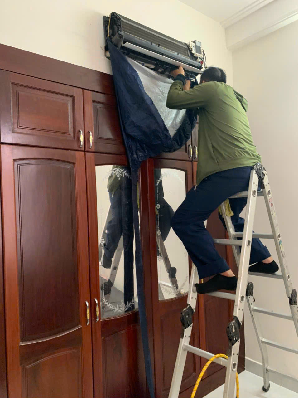 Tại Sao Việc Vệ Sinh Máy Lạnh Định Kỳ Lại Quan Trọng Đến Vậy? Dịch Vụ Vệ Sinh Máy Lạnh quận Tân Bình HCM 