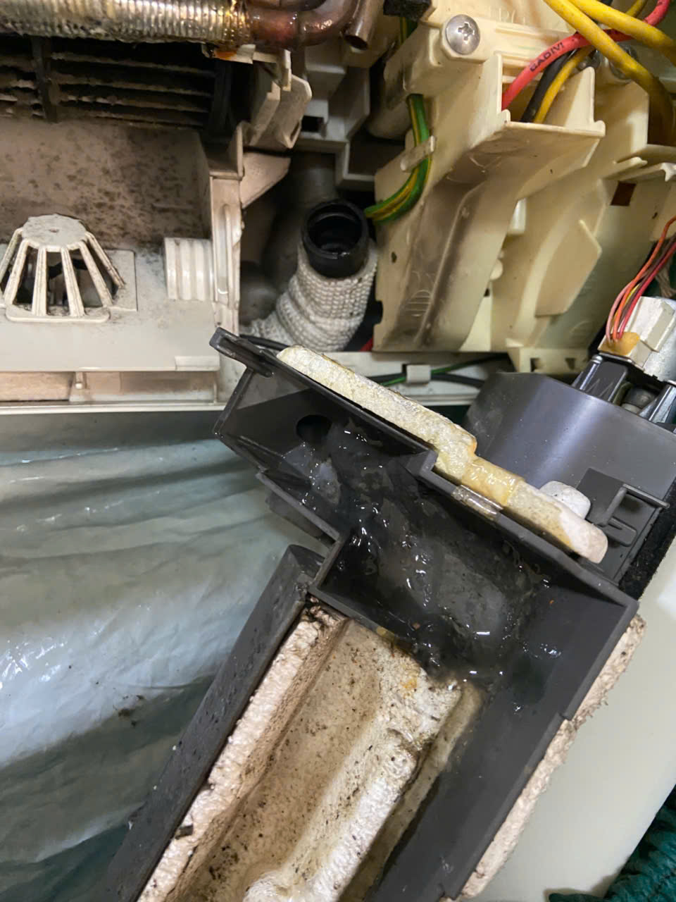 Vệ sinh máy lạnh quận Tân Bình HCM, Dịch Vụ Uy Tín Giá Tốt Tại QuickFix