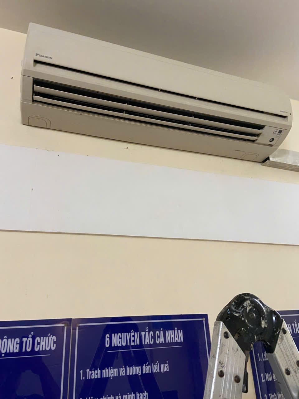 Vệ Sinh & Sửa Máy Lạnh Quận Tân Bình Giá Rẻ - ĐIỆN LẠNH QUICK FIX: Có Mặt Nhanh Trong 15 Phút, Khắc Phục Triệt Để!