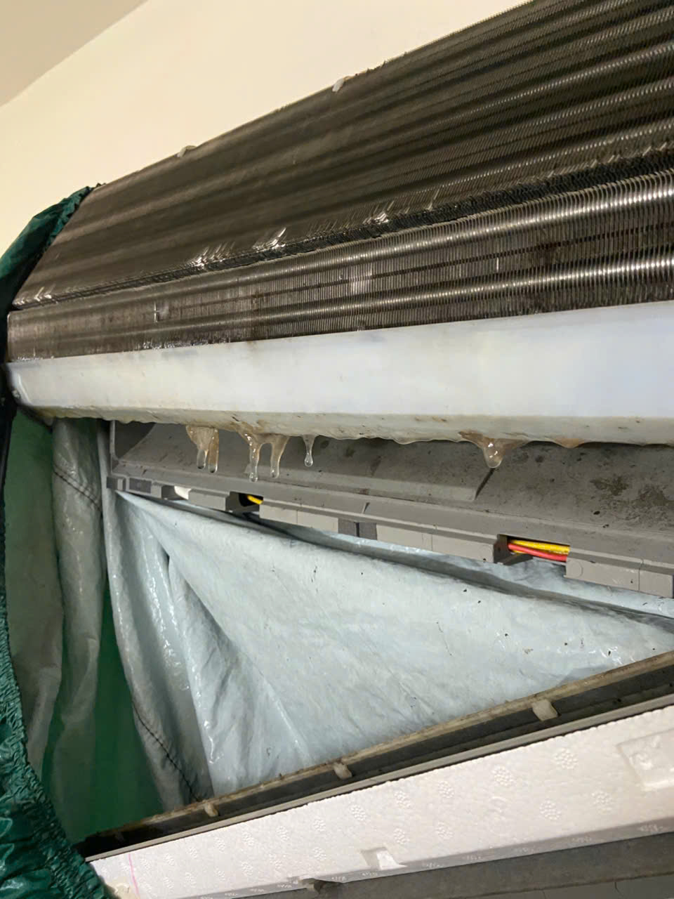 Vệ Sinh & Sửa Máy Lạnh Quận Tân Bình Giá Rẻ - ĐIỆN LẠNH QUICK FIX: Có Mặt Nhanh Trong 15 Phút, Khắc Phục Triệt Để!