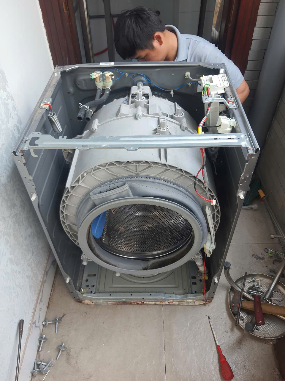 Hãy gọi ngay khi máy giặt nhà bạn có dấu hiệu hư hỏng – chúng tôi luôn sẵn sàng hỗ trợ 24/7!  Sửa máy giặt các phường ở quận Gò Vấp