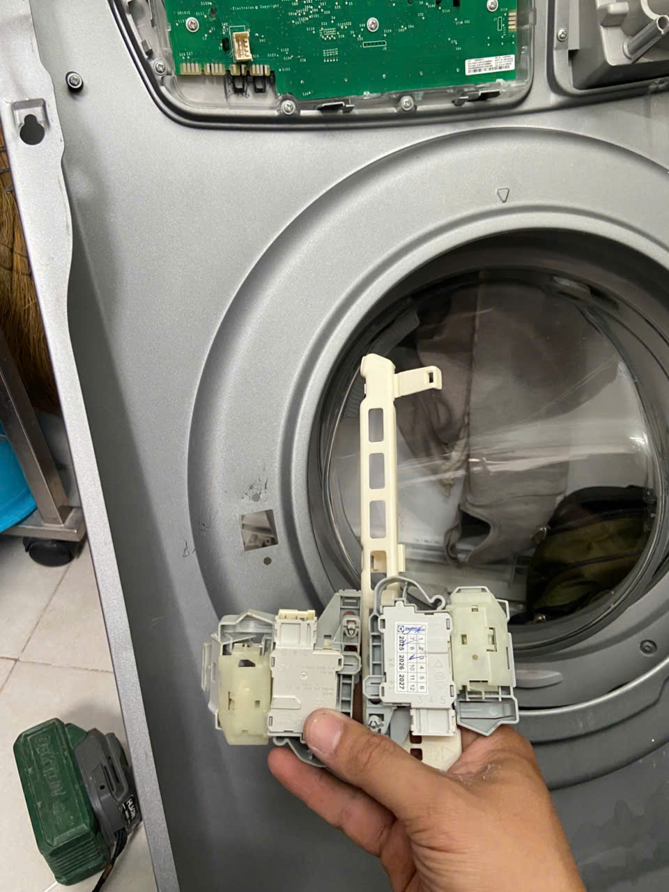 7 Sai Lầm Khi Giặt Đồ Làm Máy Giặt Mau Hư Mà Nhiều Người Không Biết