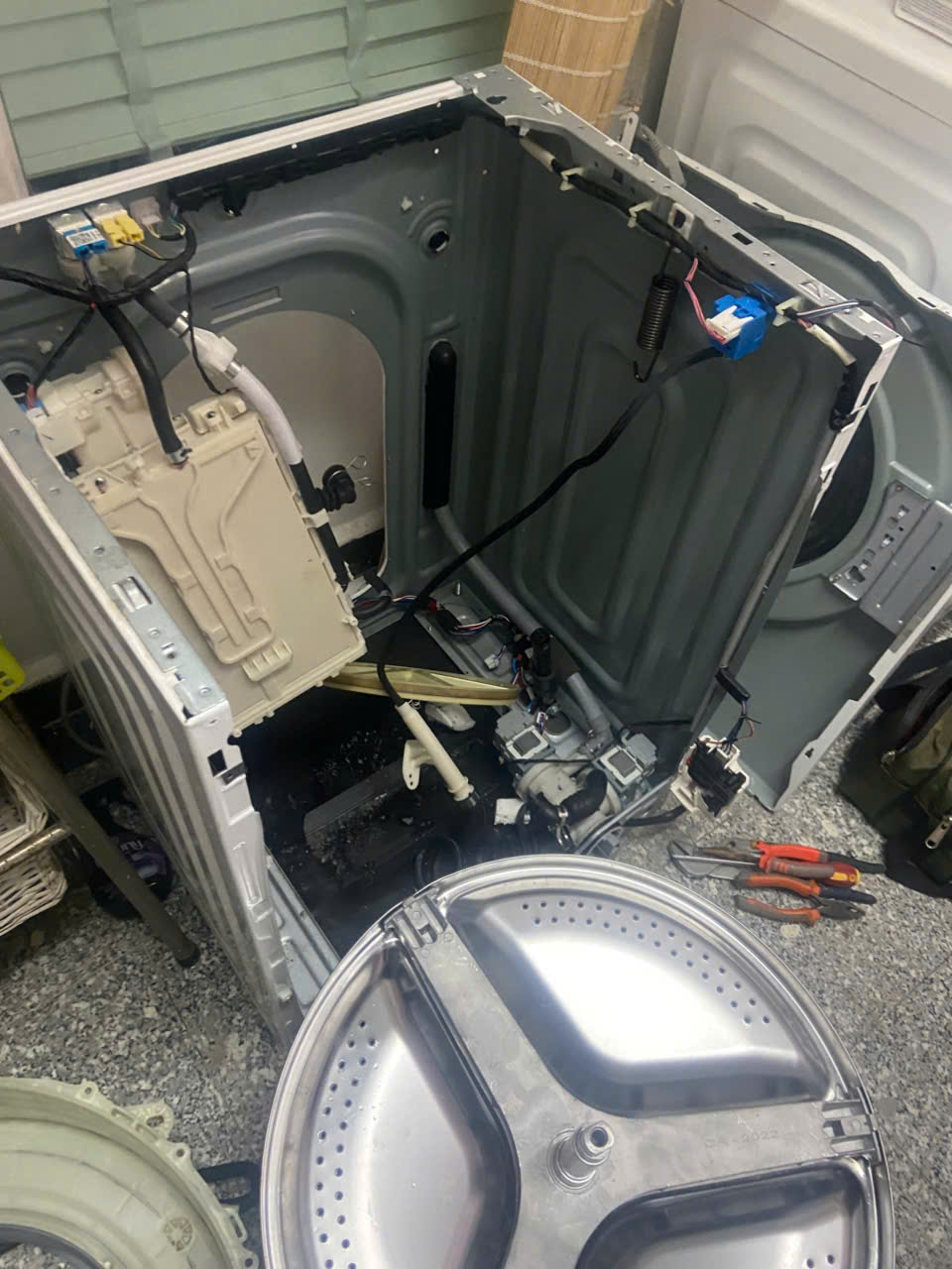 Sửa máy giặt cửa trước HCM – Thay chảng ba tại nhà uy tín